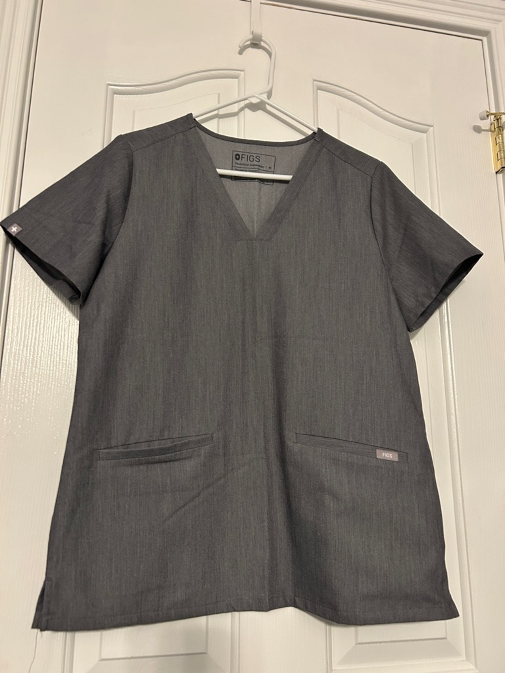FIGS Technical Collection Scrub Top – Women’s Medium, Excellent Condition - Picture 3 of 14